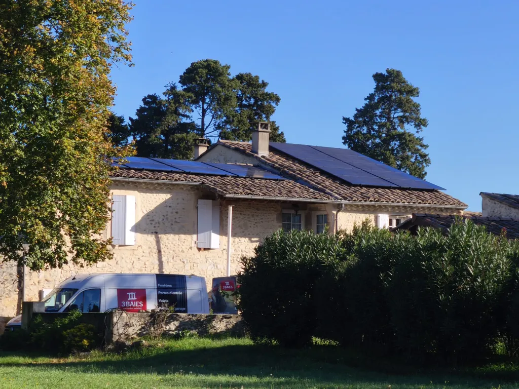 3 Baies, installateur de panneaux photovoltaïques avec batterie virtuelle sur Lyon, Saint Etienne et Valence