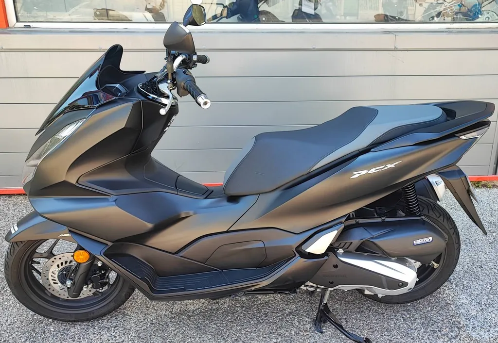 HONDA PCX 125 DU 03/2022 AVEC 7500 KM.