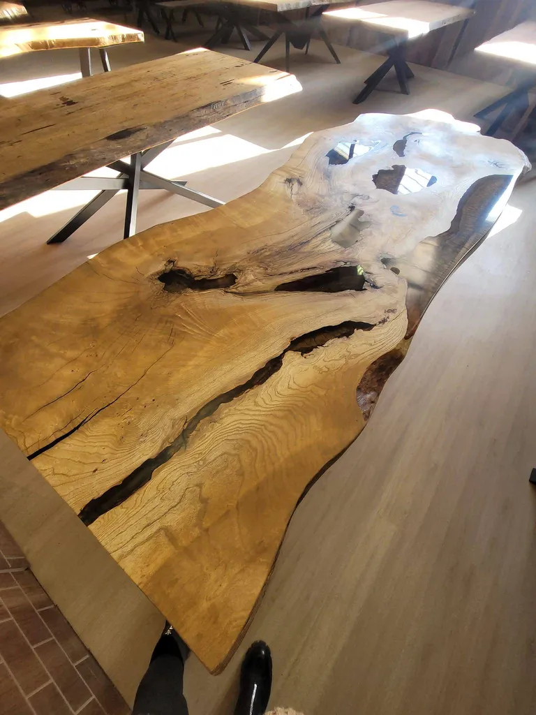 Fabricant de table en bois massif et résine epoxy à Marseille