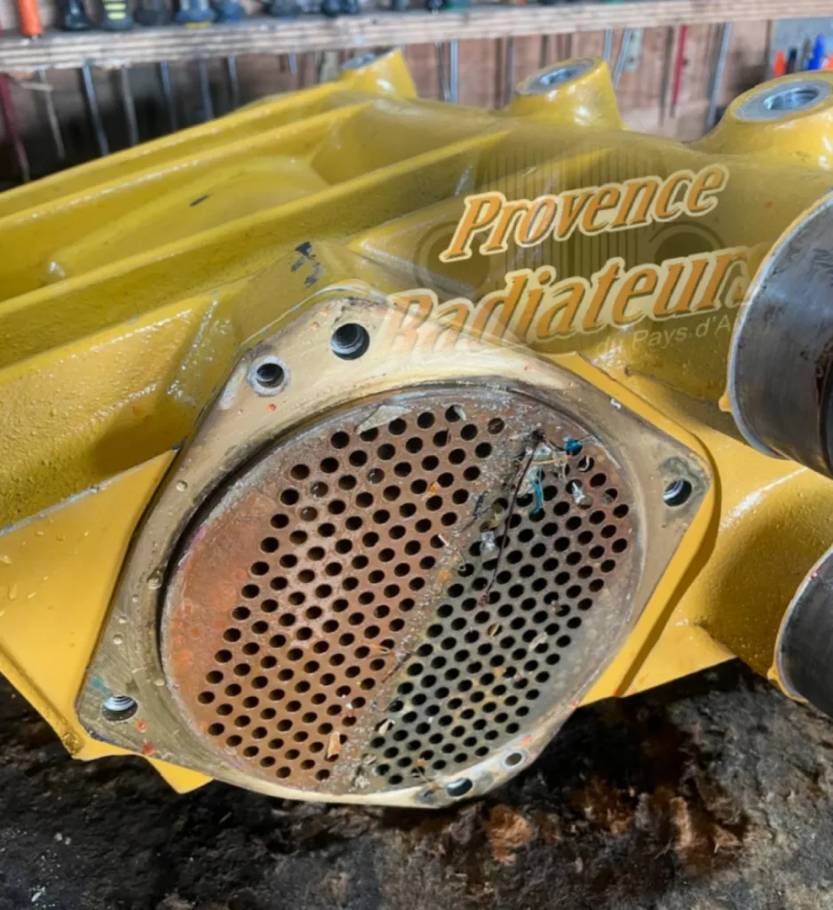 Révision d'aftercooler Caterpillar C18 à Marseille.