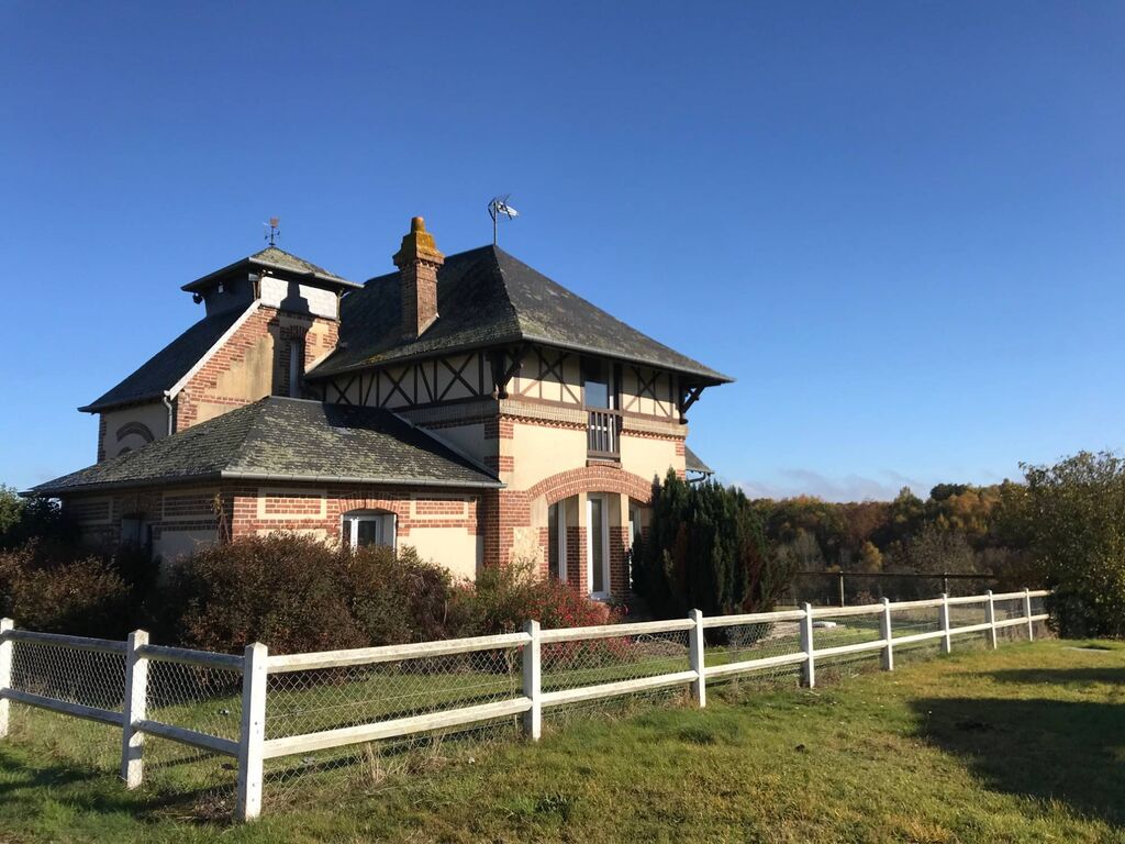 A découvrir propriété équestre et son authentique maison de 6 pièces située a la limite du Pays d'Auge 27