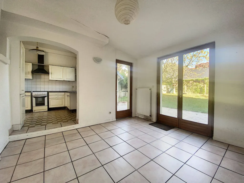 Maison à vendre, avec 5 chambres, garage et Jardin clos à Rouen 76000 gare quartier Saint André. 