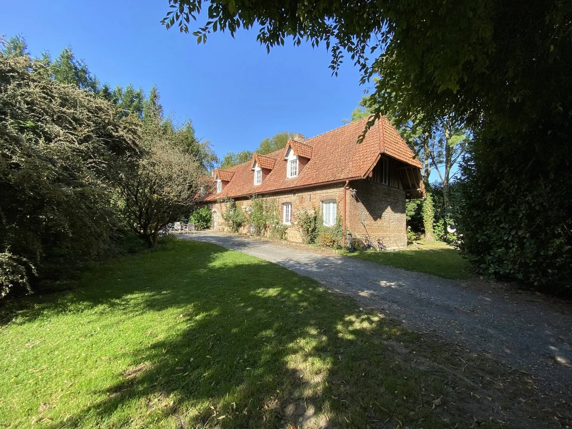 Magnifique ensemble immobilier authentique, sur un parc d'environ 3.00ha, au calme, en Seine-Maritime, Normandie.