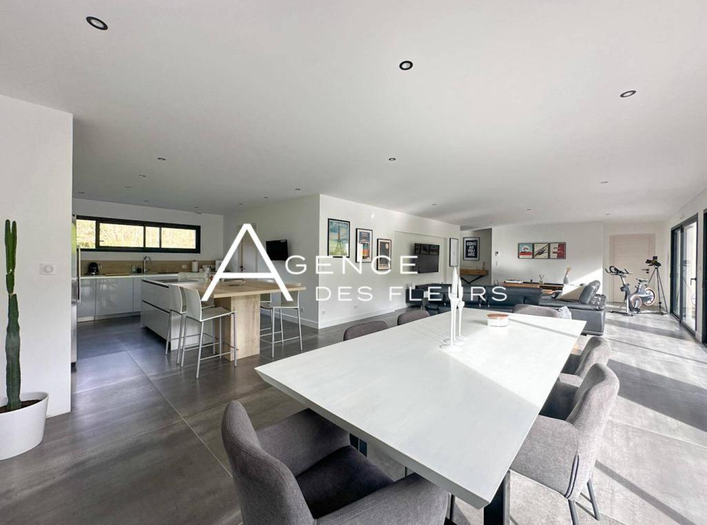 Maison Saint Germain De Pasquier 6 pièce(s) 204 m2