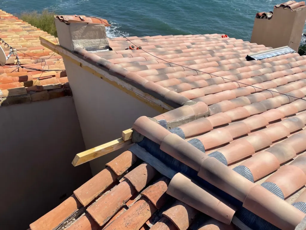 Changement d’une toiture de maison en P.S.T Canal sur Sausset les Pins près de Martigues
