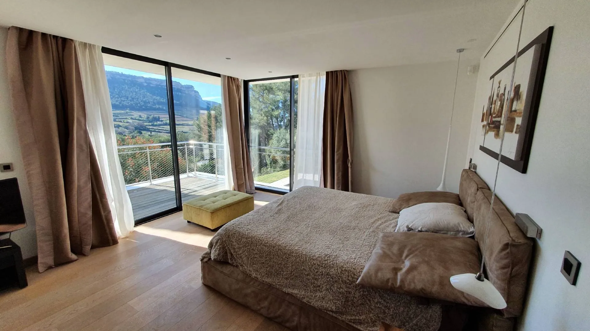 Vente maison moderne dans un cadre exceptionnel, prestations luxe, piscine et vue Couronne de Charlemagne Cassis  