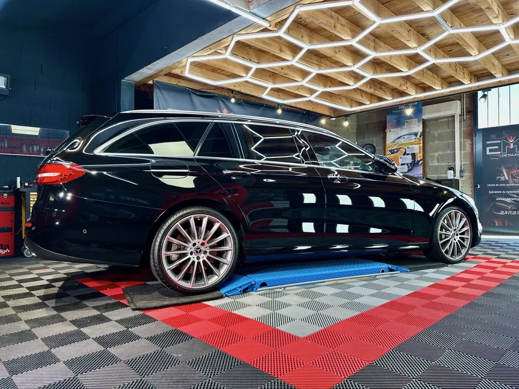 Mercedes E400 – Préparation esthétique haut de gamme & traitement céramique professionnel à Lyon et alentours 