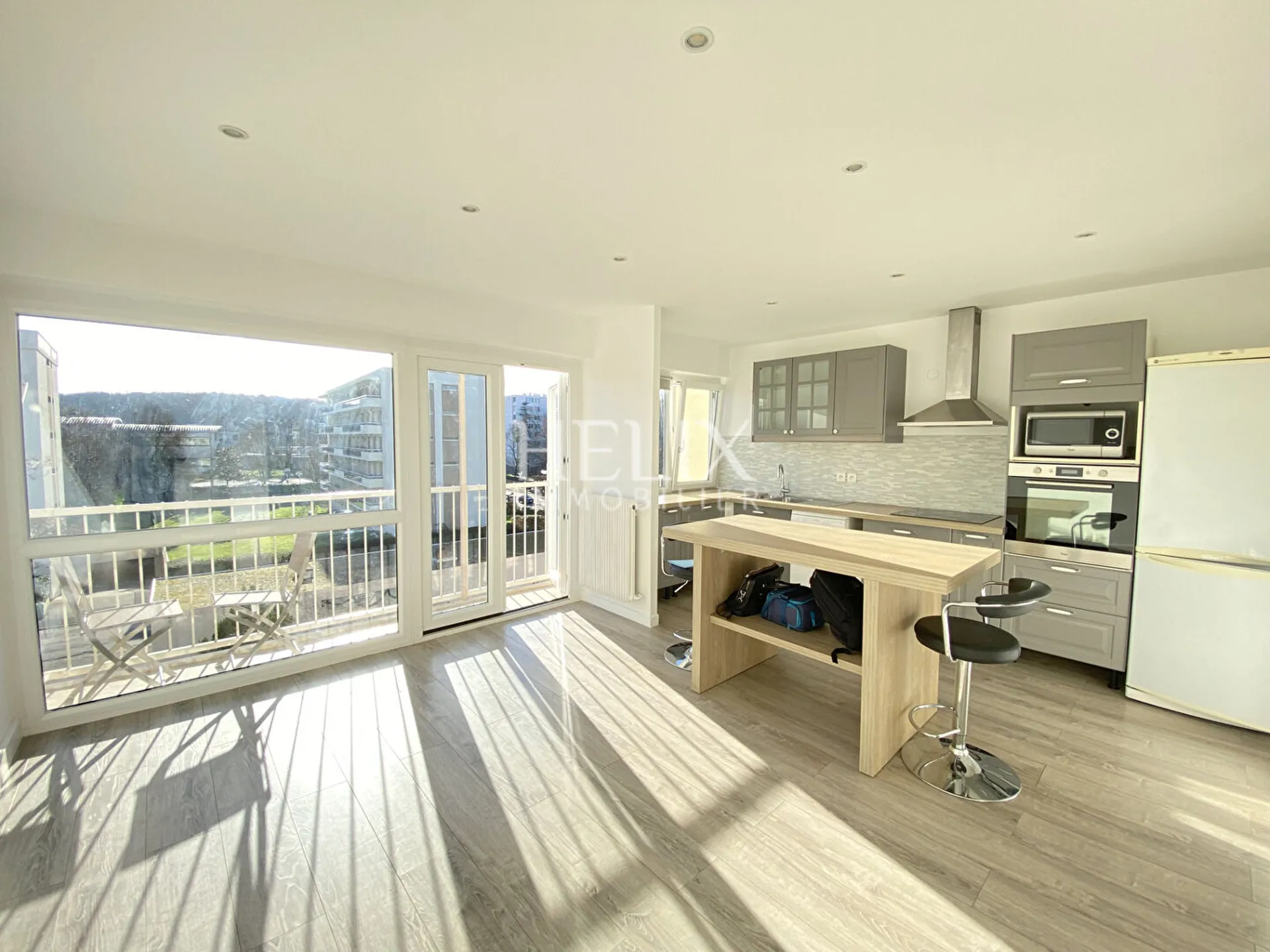 Le Pecq - appartement  lumineux de 3 pièces avec balcon, ascenseur et parking à proximité immédiate du futur coeur de ville 