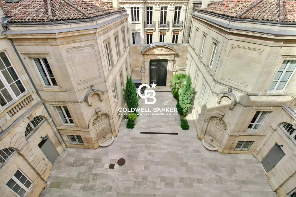 Appartement à vendre Bordeaux centre – dernier étage rénové dans un hôtel particulier du XVIIIe