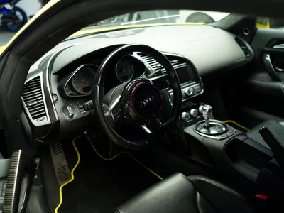 Audi R8 – Covering complet en film 3M Bright Yellow réalisé sur mesure dans notre atelier à Vannes