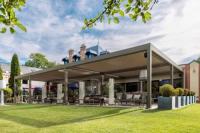 installation de pergolas bioclimatiques à lames orientables sur mesure