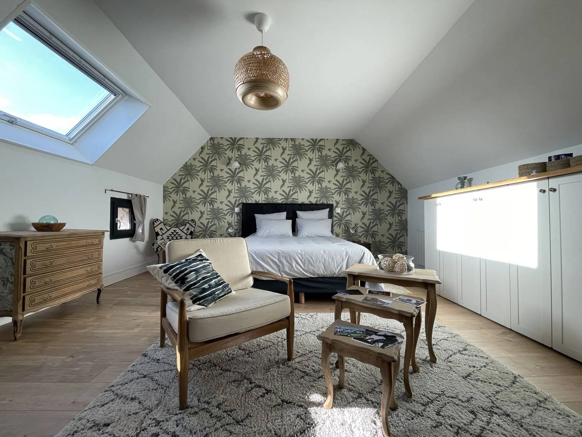 Maison de Maître du XIXe siècle, de 148,49 m² et son garage, bâtie sur un jardin de 639 m² à proximité du cœur de ville de Dieppe, 76.