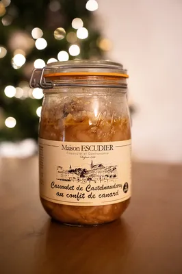 Découvrez le cassoulet artisanal de la Maison Escudier, spécialité du Sud-Ouest disponible dans nos rayons à la Boucherie des Copains à Toulouse et Blagnac