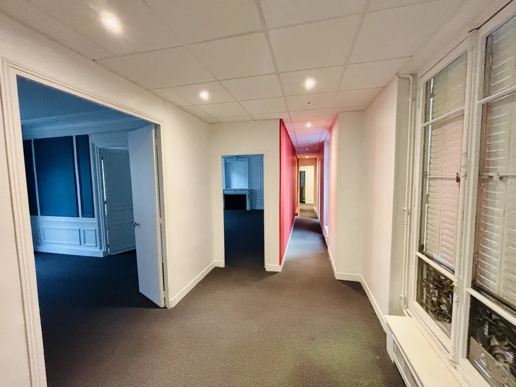 Location - Bureau 235 m², Champs Elysées, Rue de Ponthieu 75008 PARIS