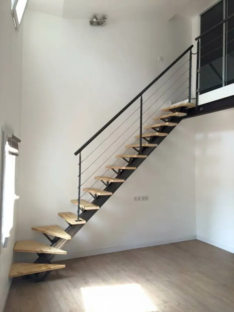 Escalier ¼ tournant avec limon central sur Aix en Provence