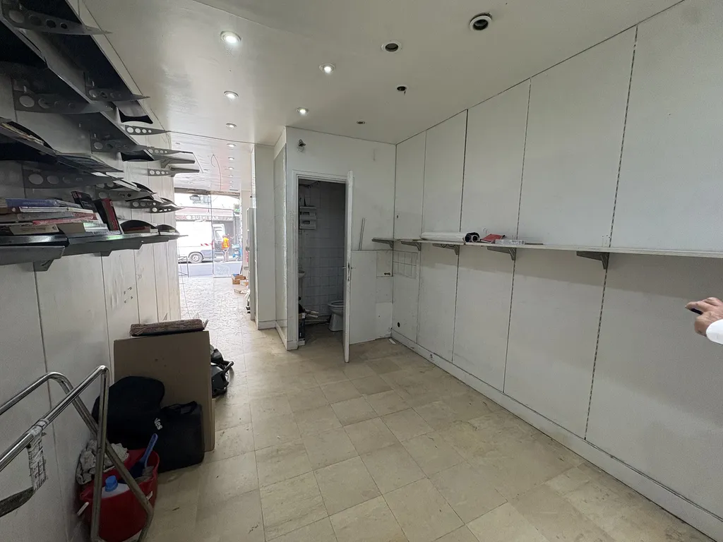 Location - Boutique 31 m², Jourdain, Rue de Belleville 75020 PARIS