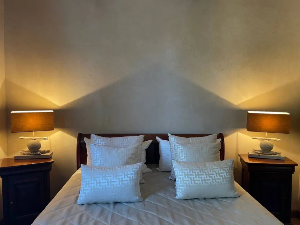 chambre en TADELAKT TERRE DU MONDE DANS VILLA DANS LE VAR