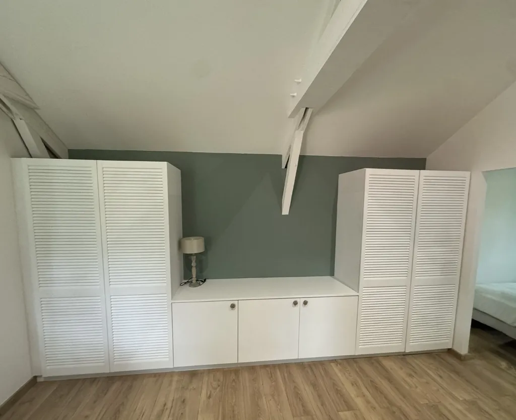 Entreprise pour aménagement intérieur proche Veules les Roses : conception et pose de grands placards sur mesure pour optimiser l’espace