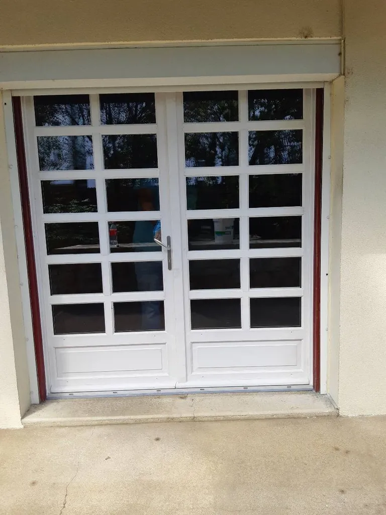 Menuiserie bois exo peint en blanc avec petits bois à lyon 