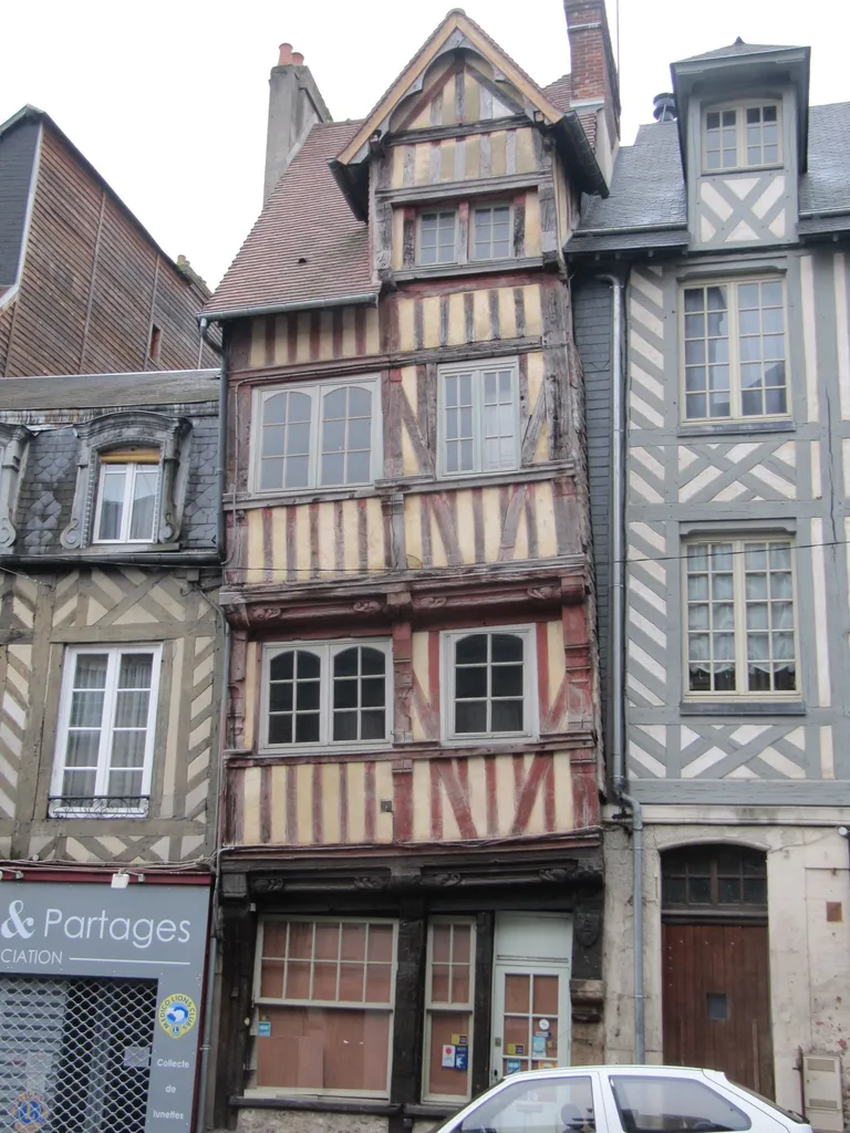 MAISON DE VILLE LISIEUX