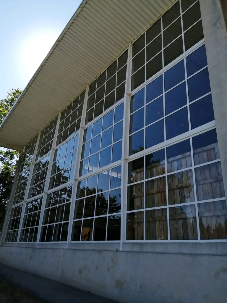 Pose de films anti UV contre la luminosité à Nice 06