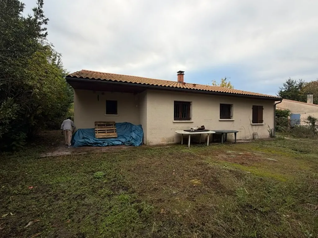 Canéjan centre – Maison individuelle de plain-pied à rénover, 3 chambres, jardin et garage.