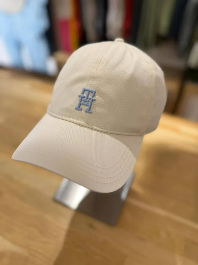 Casquette Tommy Hilfiger Monogramme TH : La Touche Finale Iconique Chez Urban Chic Dieppe