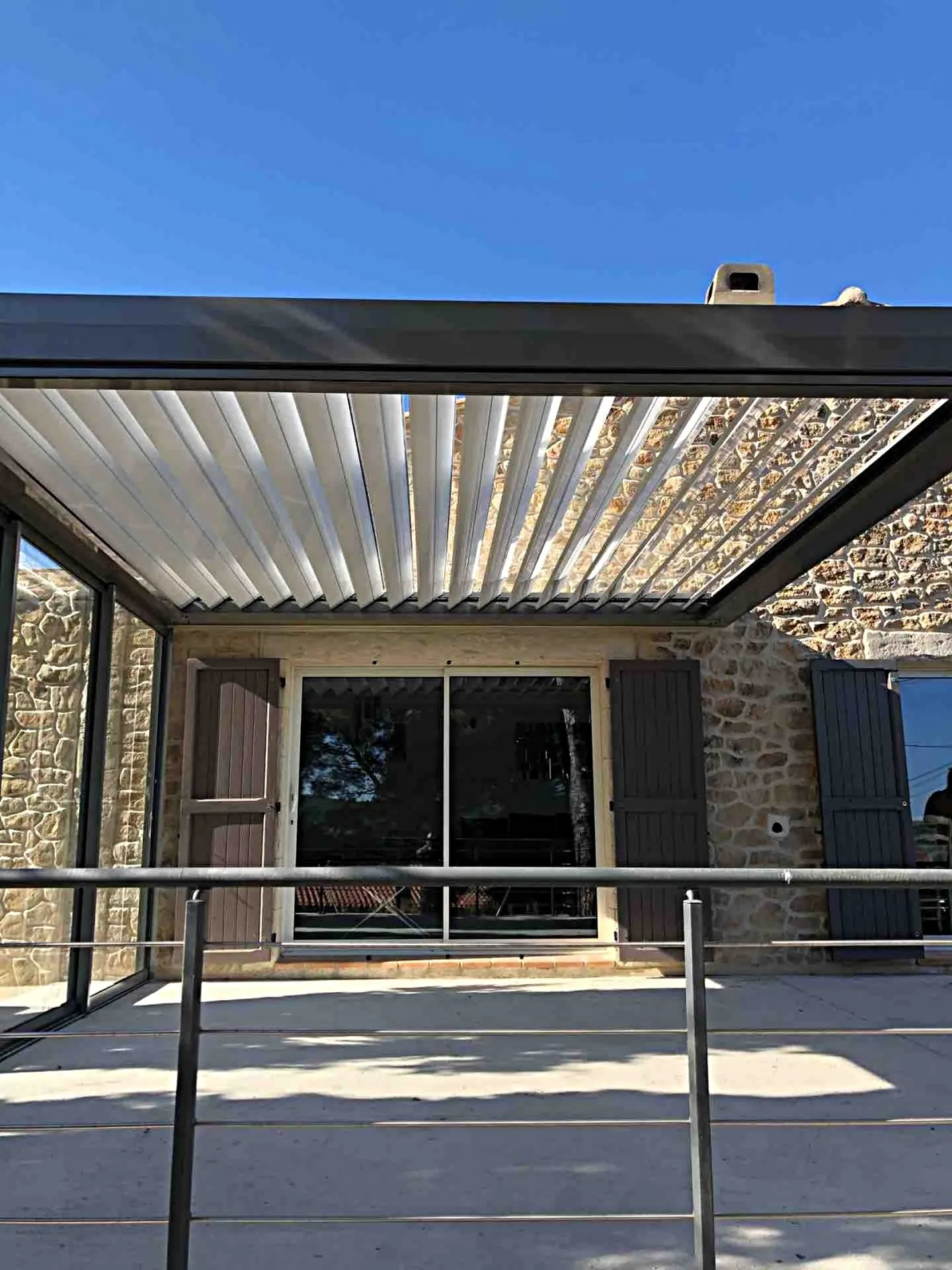 Mise en place d’une pergola bioclimatique Sausset les Pins