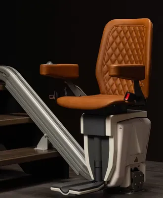 installation monte-escaliers haut de gamme UP Stairlift pour escaliers droits ou tournants par 3 Baies à Oullins Pierre-Bénite (Rhône)