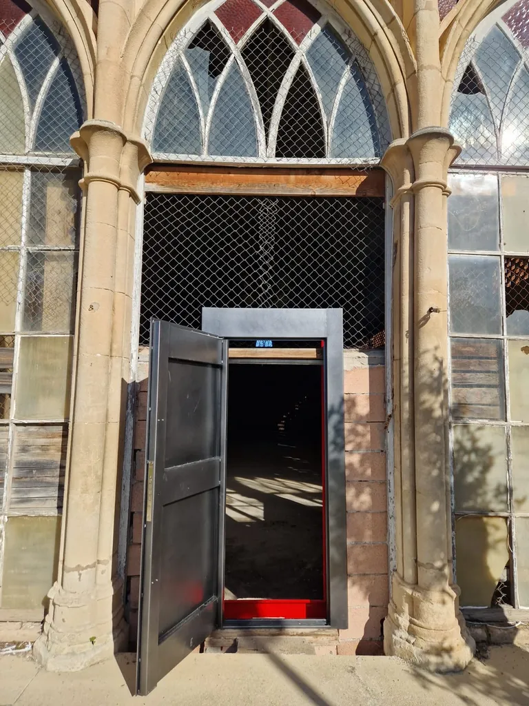 Protection à Marseille 9e du site de la Serre de la Jarre avec vidéosurveillance et porte anti-squat