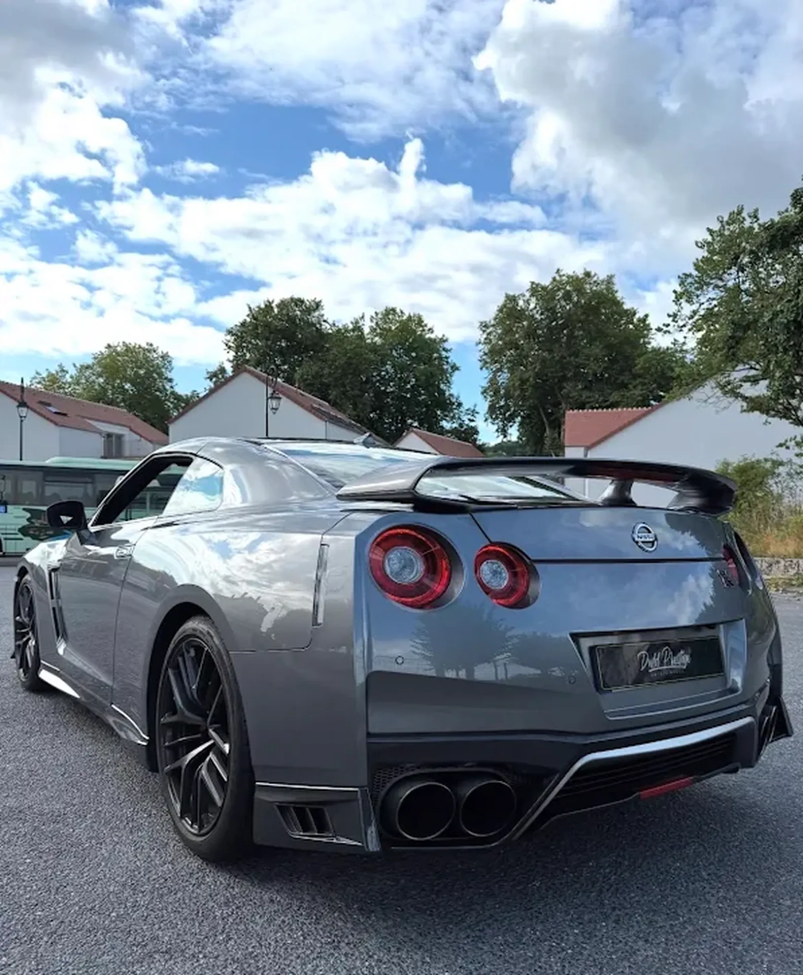 Polissage complet et protection céramique GTECHNIQ sur Nissan GTR R35 à Marne-la-Vallée Chessy 77700