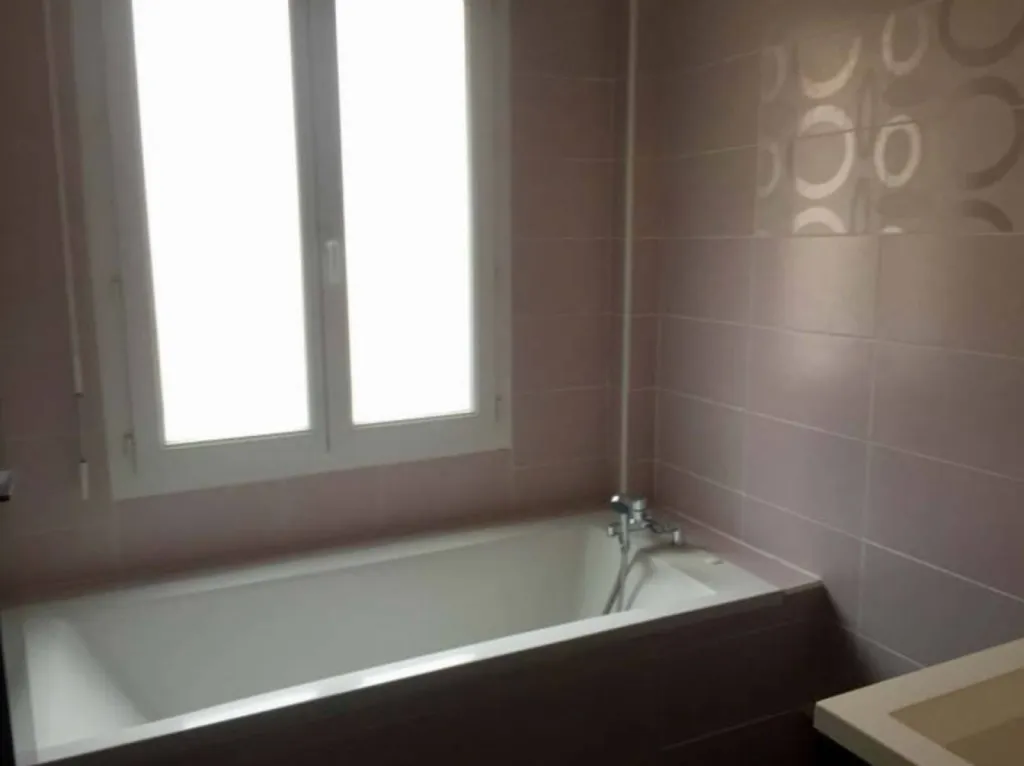 Appartement de type F3 d'environ 71m²~ENTIEREMENT MEUBLE - 970€ charges comprises