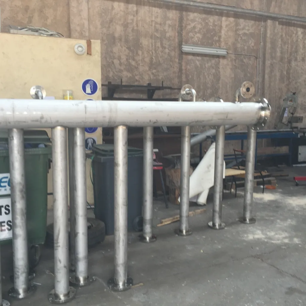 TUYAUTEURS ET SOUDEURS AGREES FABRIQUENT DANS ATELIERS MARTIGUES CLARINETTE TUYAUTERIE INDUSTRIELLE 