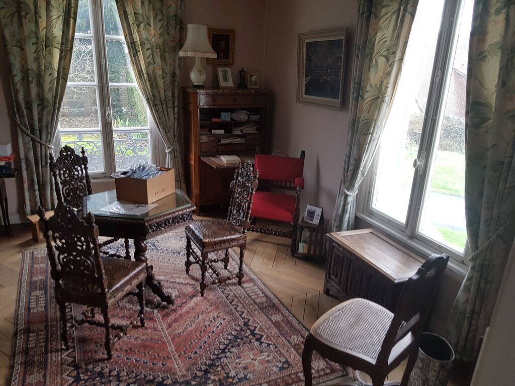 En vente maison bourgeoise sept chambres Lisieux 14100