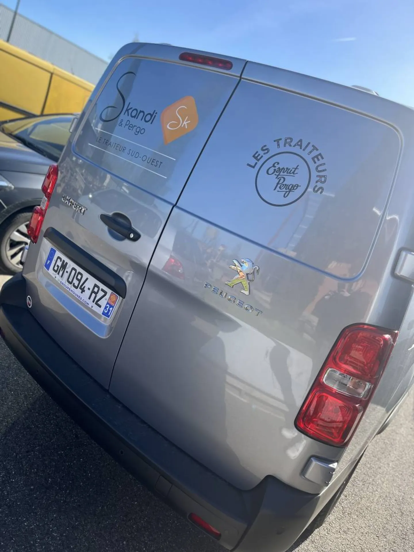 Réalisation d'un flocage véhicule pour un camion du groupe Skandi & Pergo