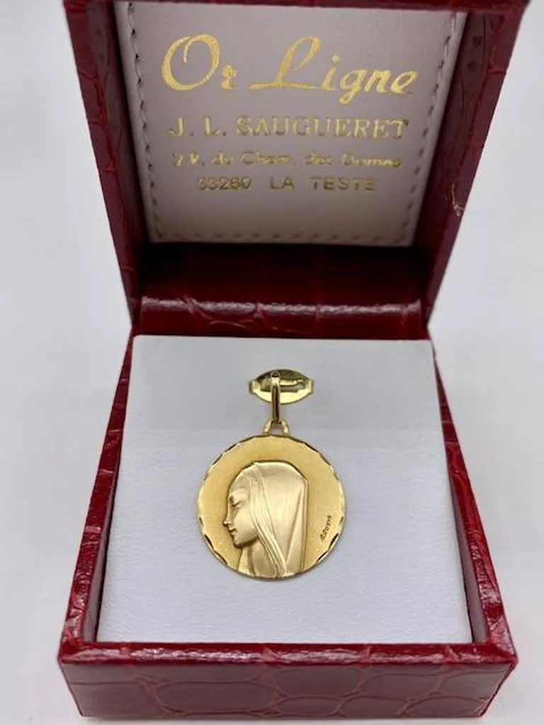Médaille vierge signée AUGIS en or 750/1000ème en dépôt vente chez la bijouterie Or Ligne à La Teste de Buch près de Bordeaux