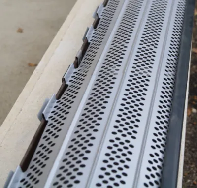 NETTOYAGE DE GOUTTIERES contre les traces noires à Avignon dans le Vaucluse NETTOYAGE DE GOUTTIERES contre les traces noires à Avignon dans le Vaucluse