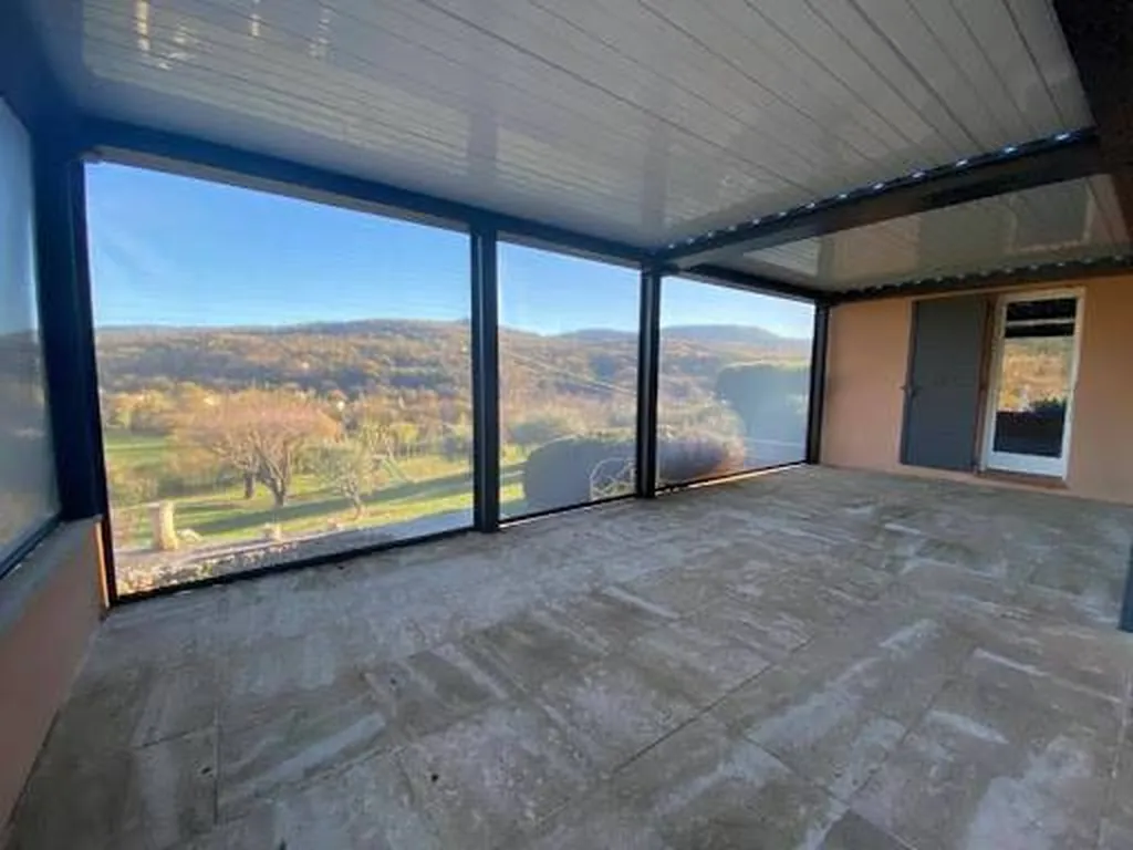 Pose de pergola à lames orientables haut de gamme à Aix en Provence