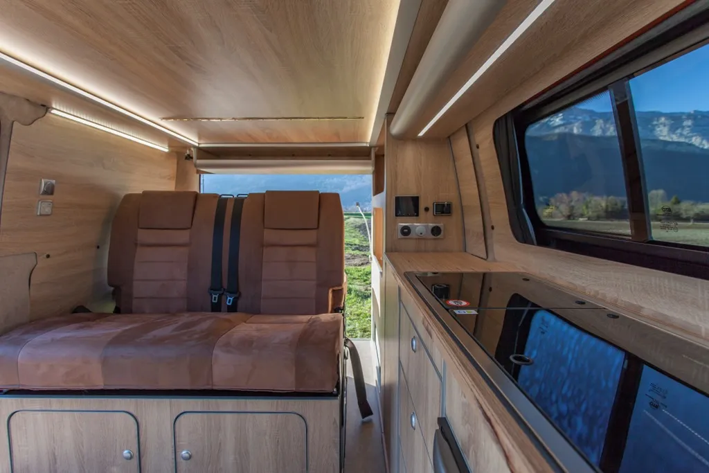 Installation de banquette dans un van à Annecy