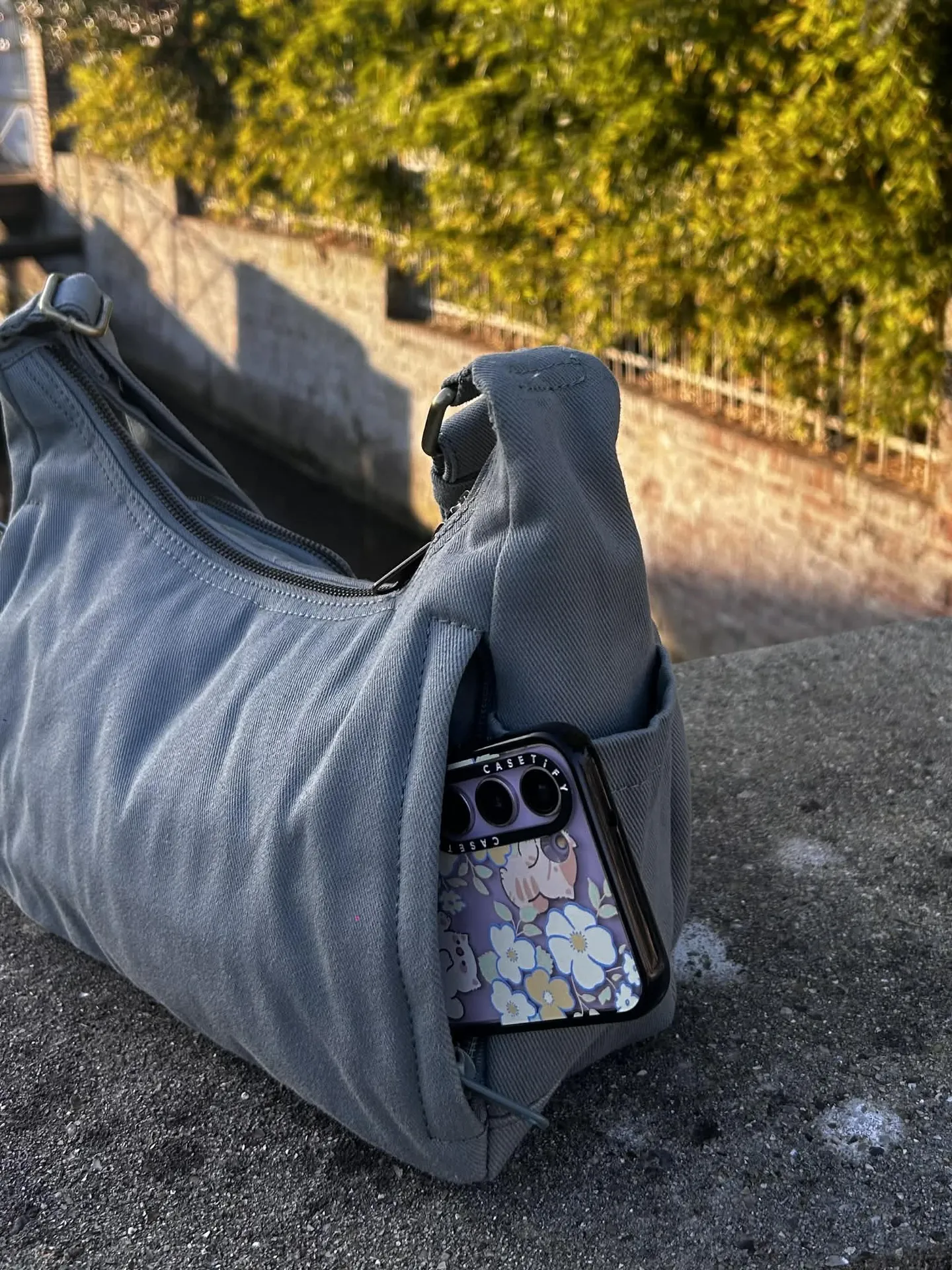 Sac Hindbag Emile coloris sauge disponible chez Evasion Eu