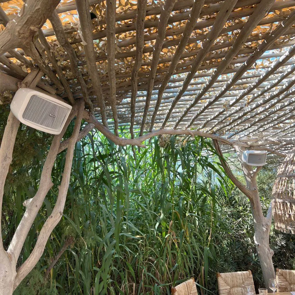 Installation sonorisation Cabane Bambou à Saint-Tropez Var 83