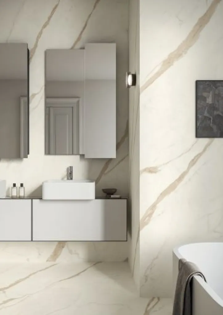 Dans les maisons de campagne rénovées, Marble Touch apporte luminosité et raffinement sans trahir l’authenticité des lieux.