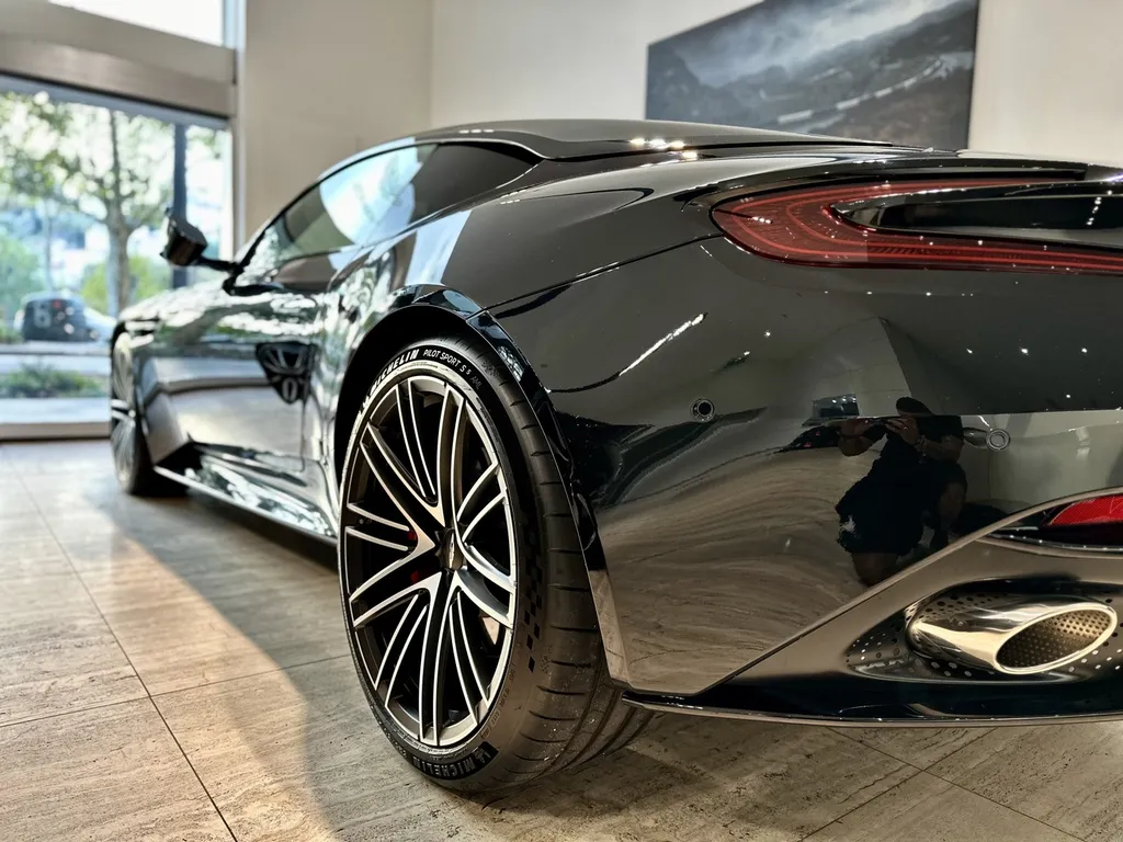 film plastique protection carrosserie film PPF Lyon traitement céramique DETAILING carosserie Aston Martin DB12 