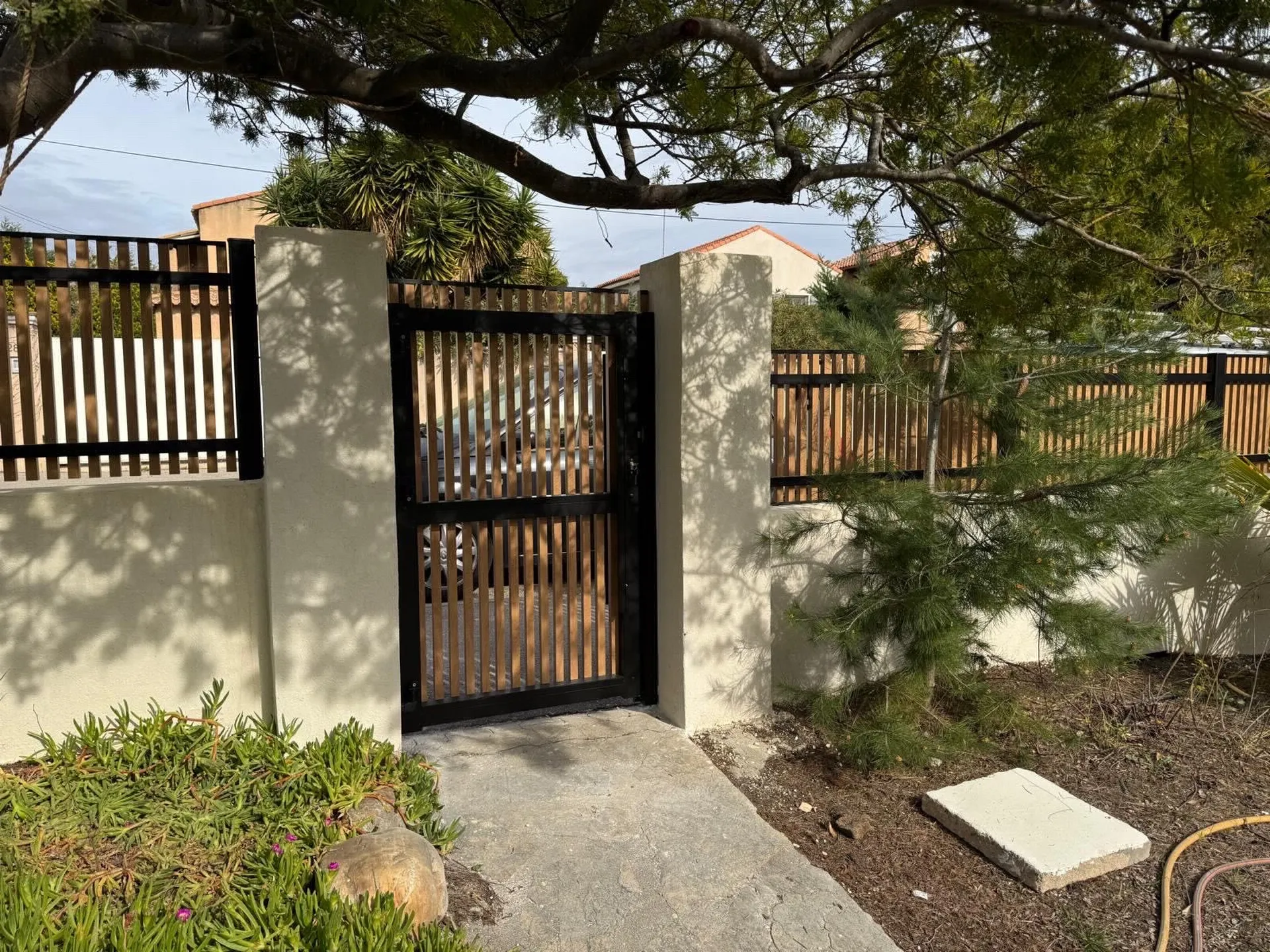 Installation d’un portail, portillon et clôture aluminium sur mesure à Sausset-les-Pins