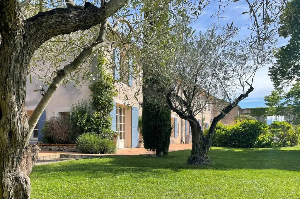 à Monteux, superbe propriété posée au coeur d'un parc de 7300m²   