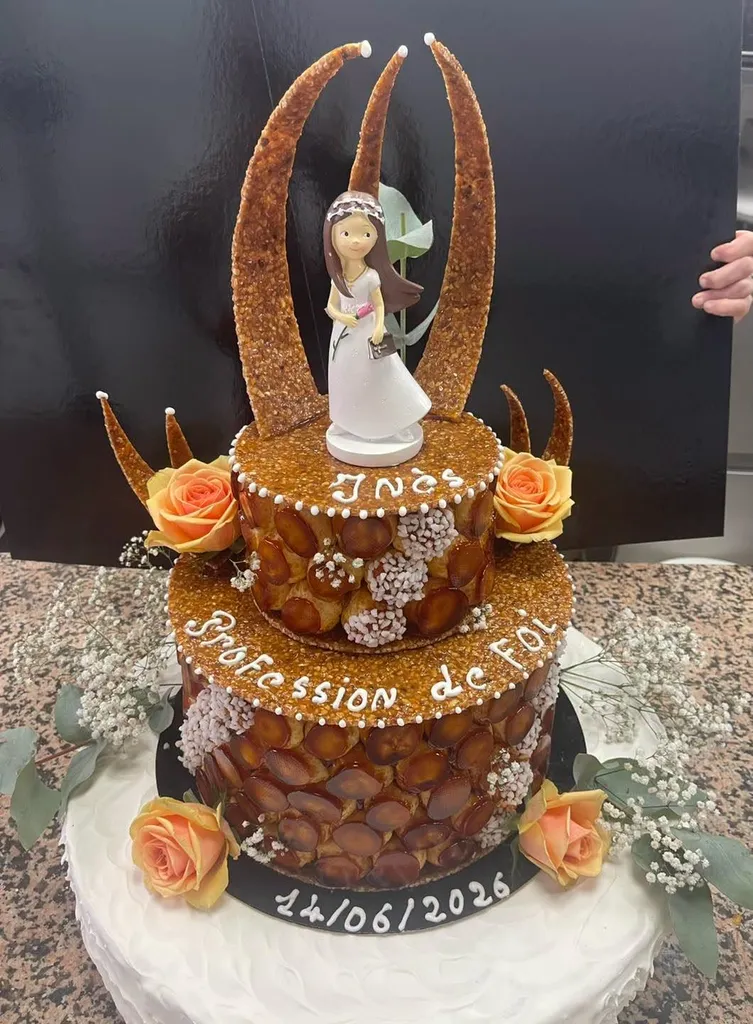 Pièce montée de communion artisanale sur Fécamp : création en choux et nougatine par nos pâtissiers qualifiés