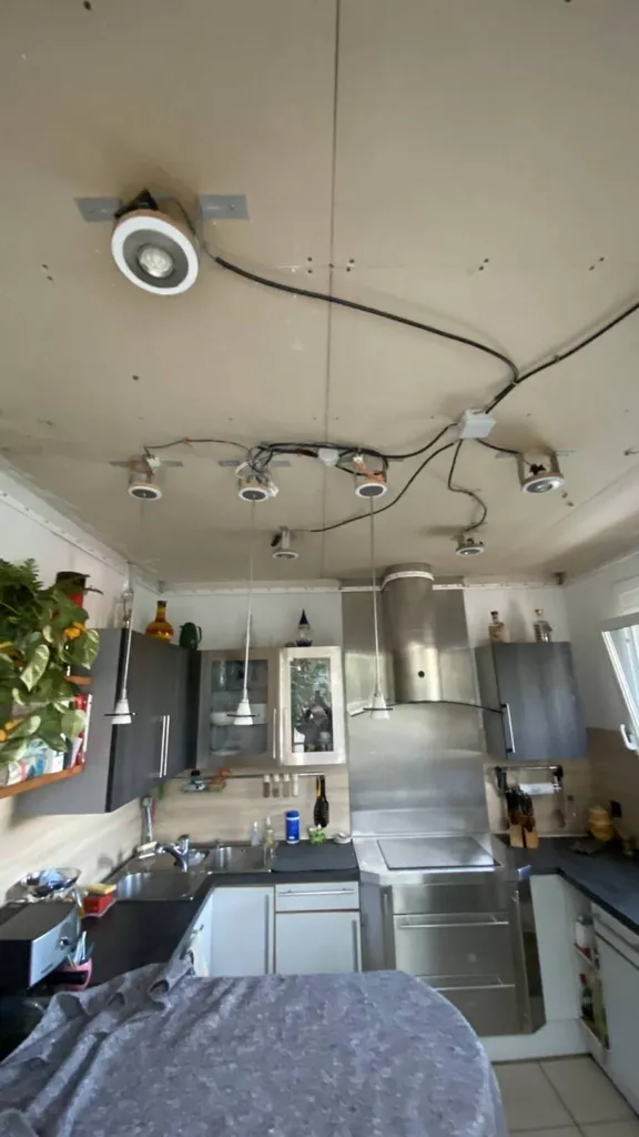Cuisine : Pose plafond tendu laqué noir à Toulouse - Plafonds Tendus Occitans Grenade