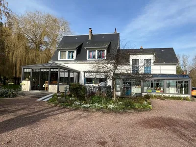 Maison de caractère, à vendre, viable de plain pied et avec dépendance sur 5400m² de terrain située à la Mailleraye