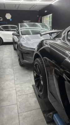 Pose de film de protection carrosserie PPF sur Tesla pour une finition parfaite – Nice