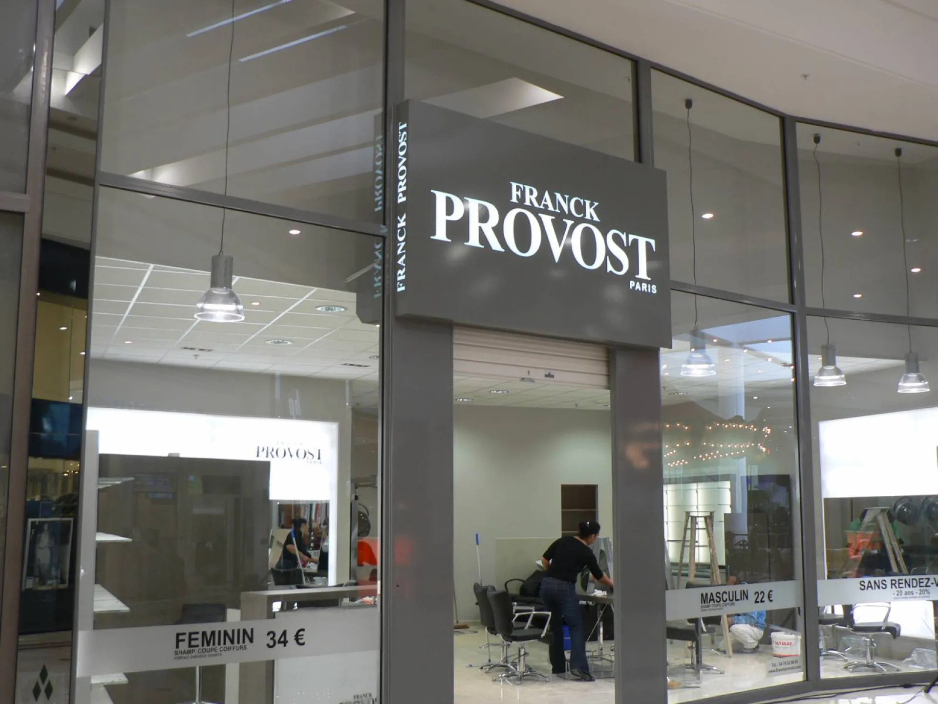 Enseigne intérieure franck provost lumineux caisson alu plié